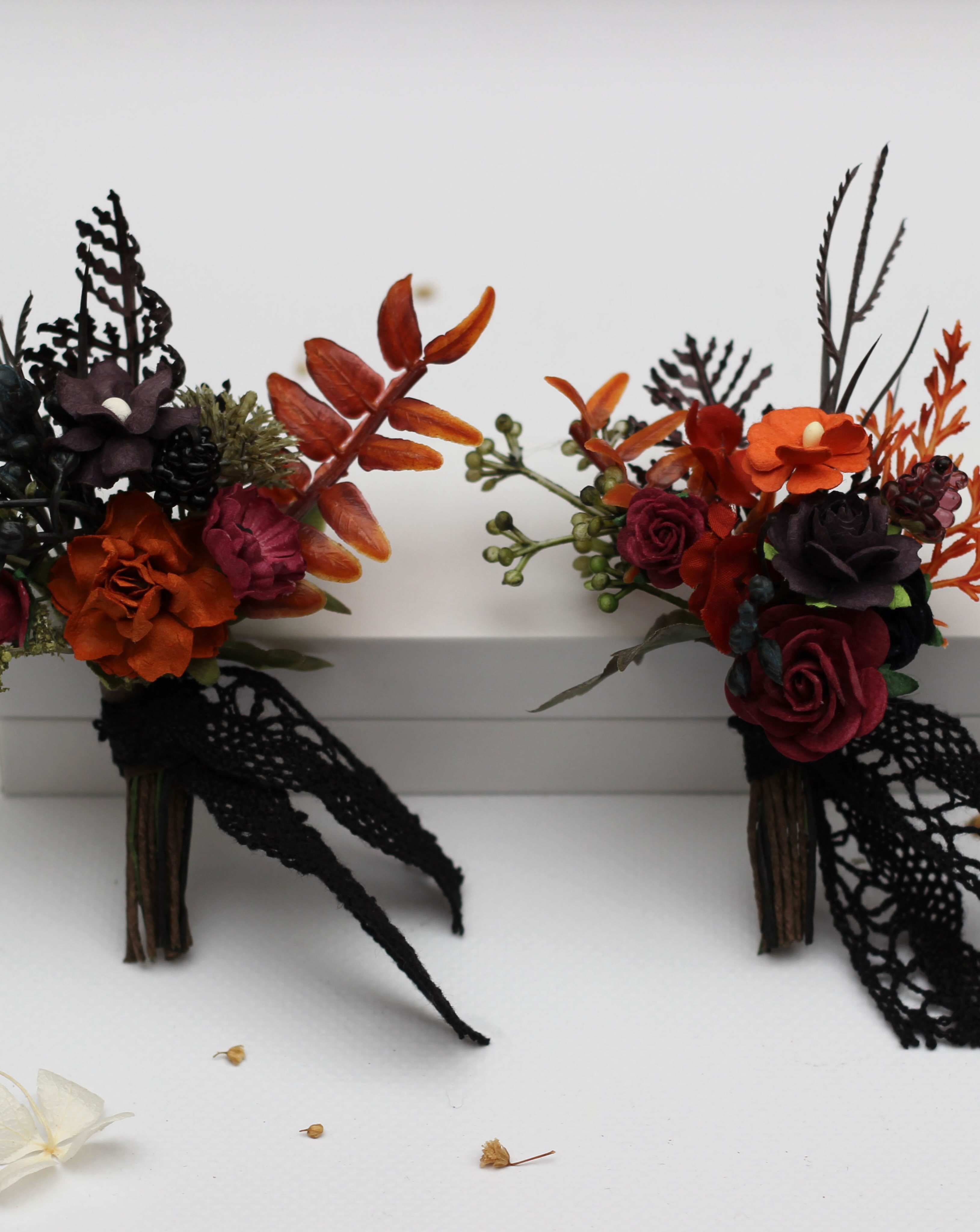 Dark romance, reimagined for your wedding 🖤

A collection of handcrafted floral accessories inspired by the rich colors 
