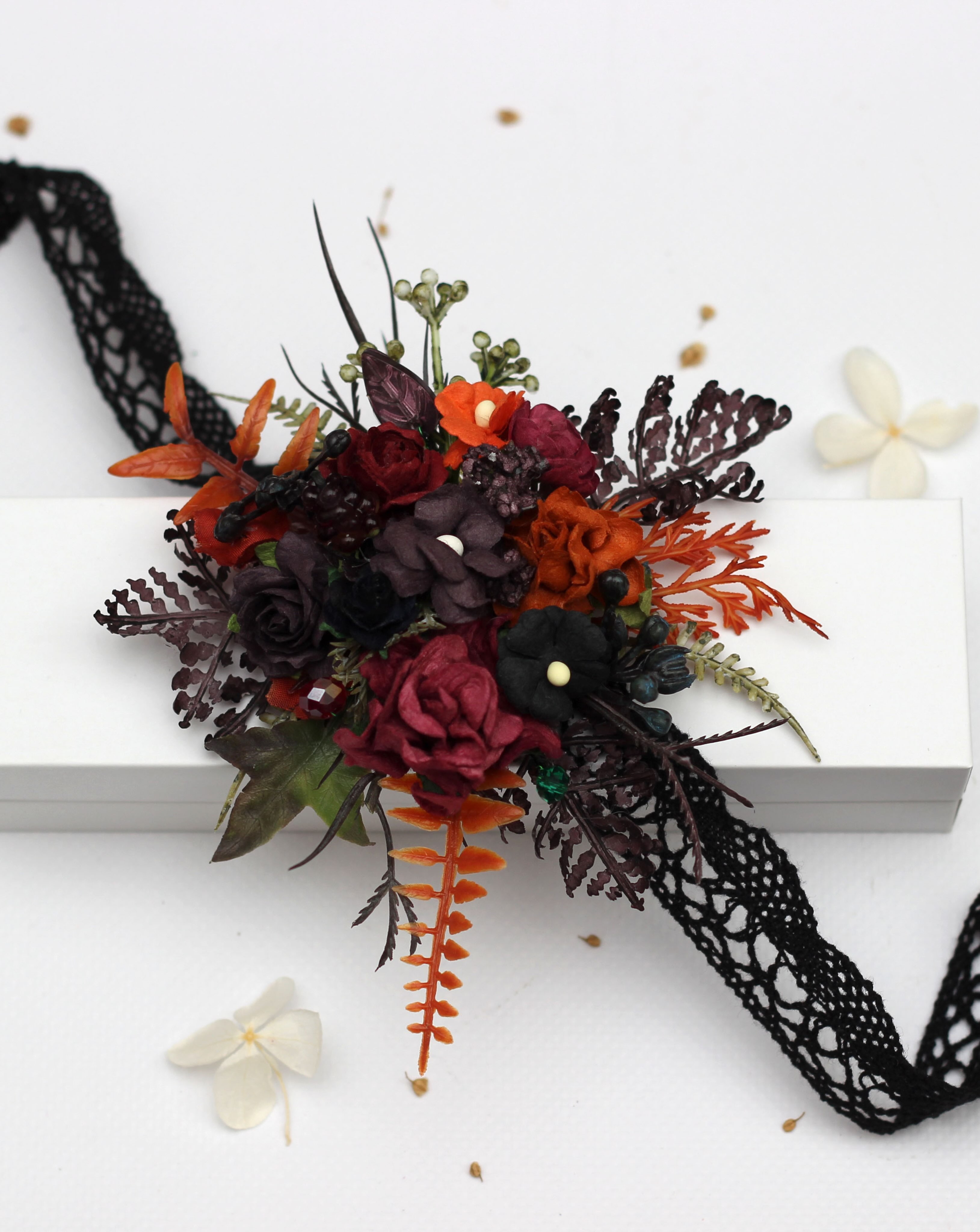 Dark romance, reimagined for your wedding 🖤

A collection of handcrafted floral accessories inspired by the rich colors 