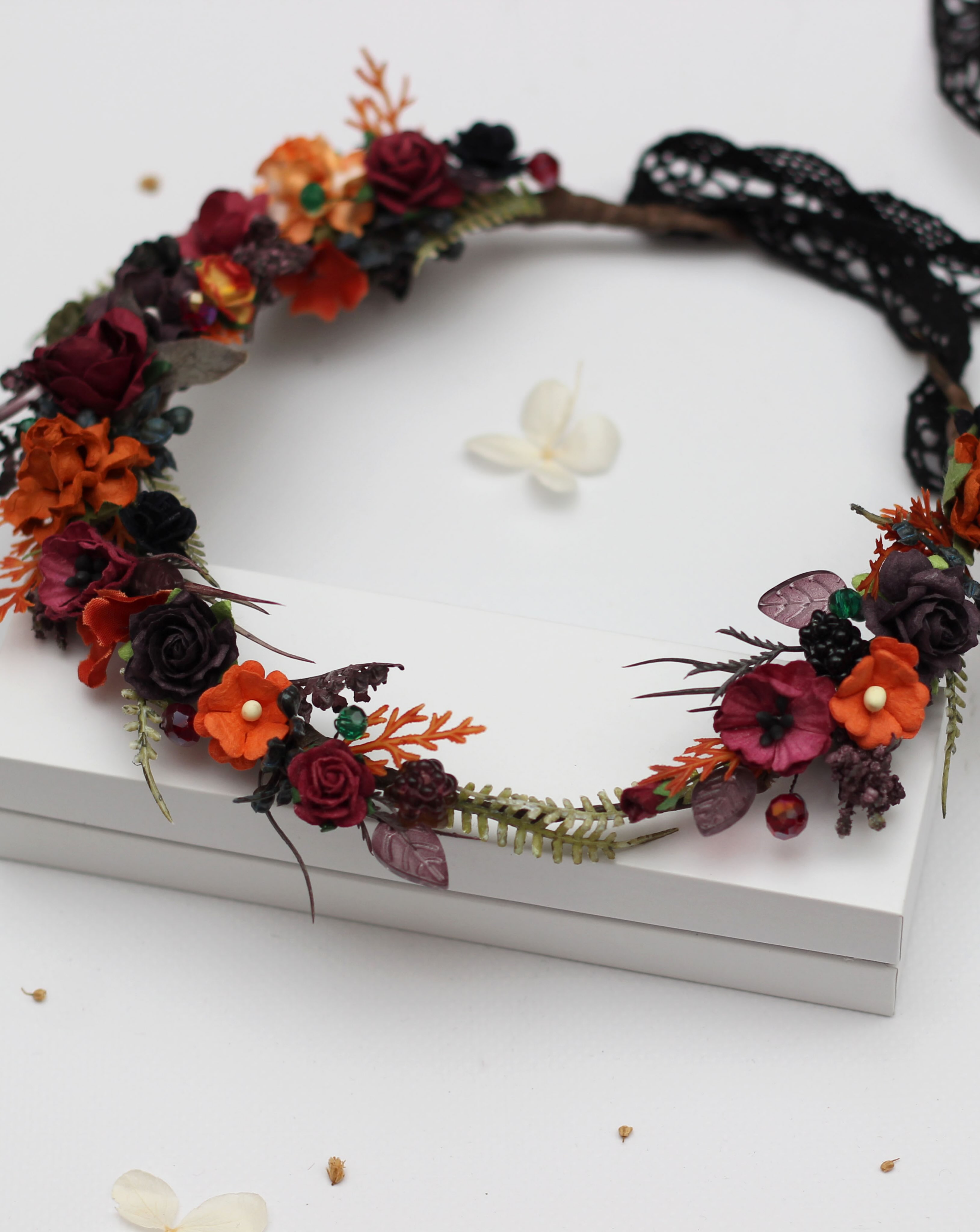 Dark romance, reimagined for your wedding 🖤

A collection of handcrafted floral accessories inspired by the rich colors 