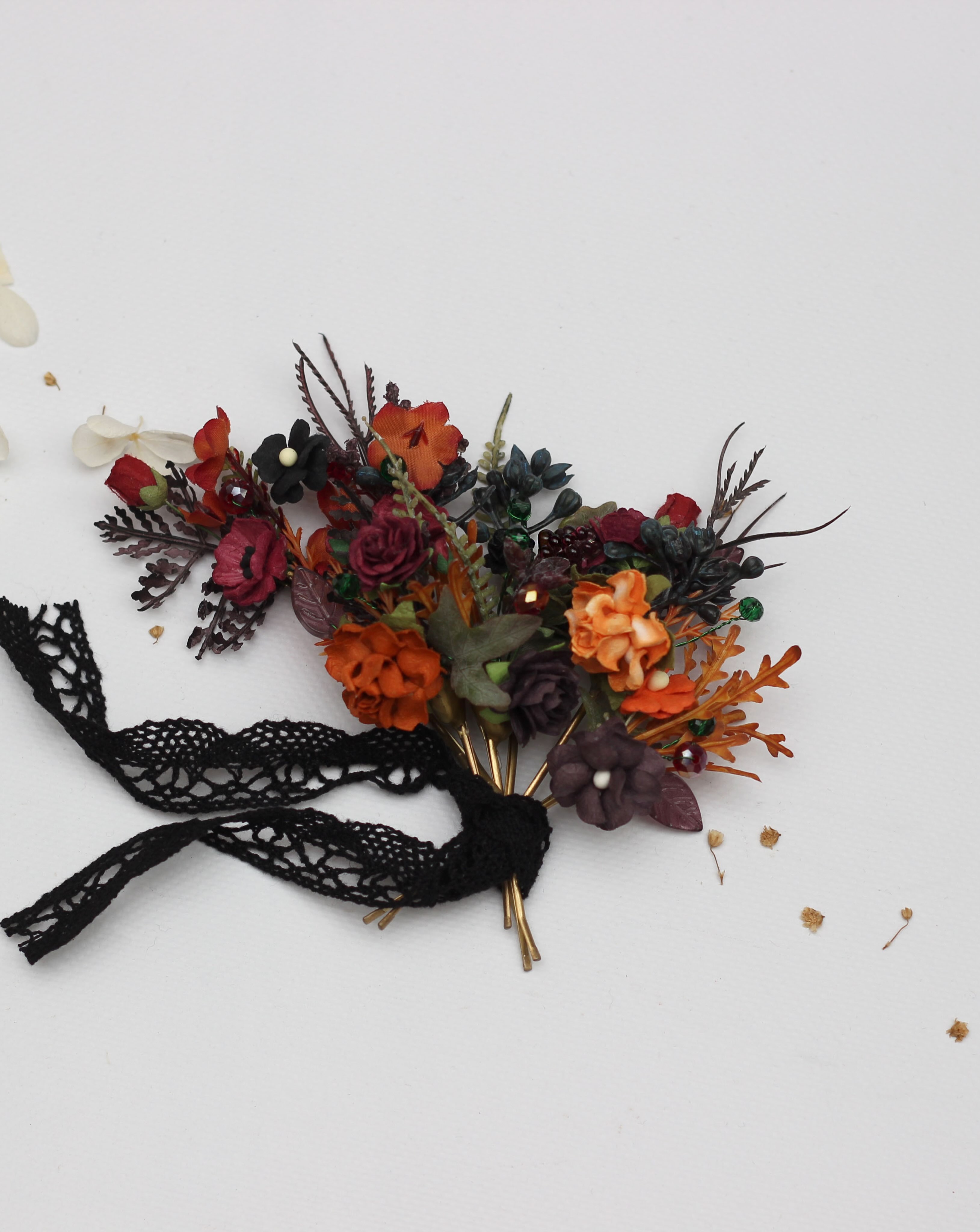 Dark romance, reimagined for your wedding 🖤

A collection of handcrafted floral accessories inspired by the rich colors 