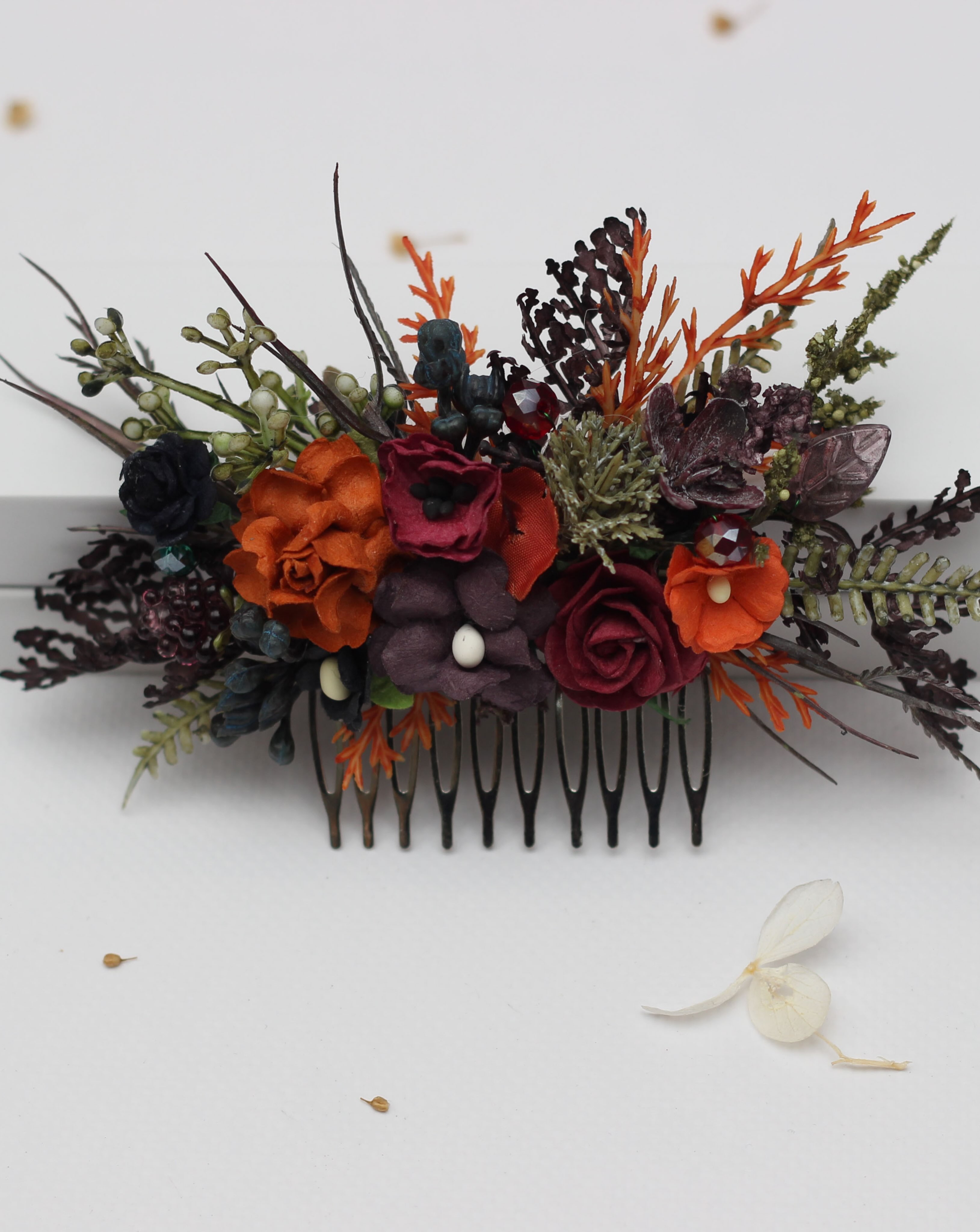 Dark romance, reimagined for your wedding 🖤

A collection of handcrafted floral accessories inspired by the rich colors 