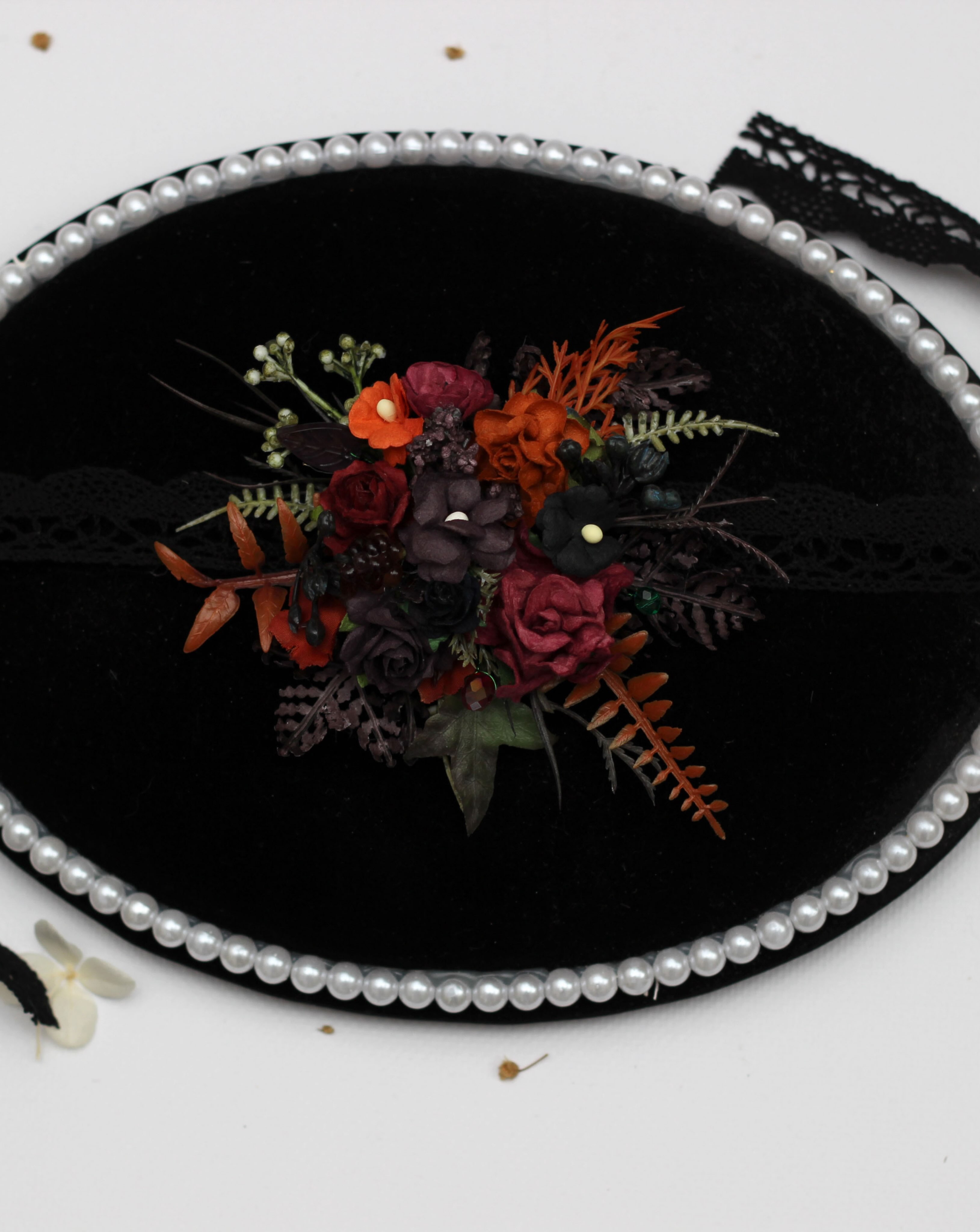 Dark romance, reimagined for your wedding 🖤

A collection of handcrafted floral accessories inspired by the rich colors 