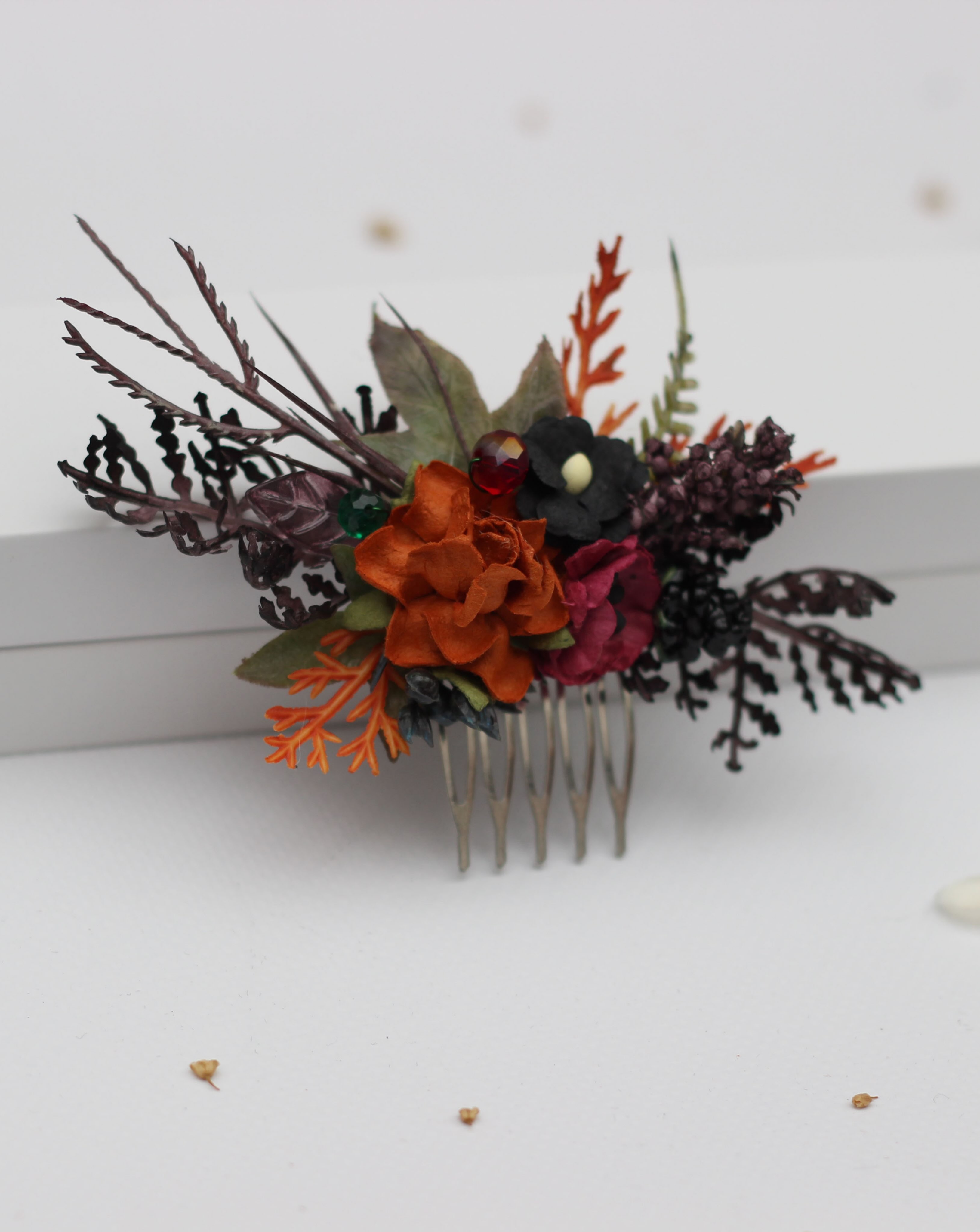 Dark romance, reimagined for your wedding 🖤

A collection of handcrafted floral accessories inspired by the rich colors 
